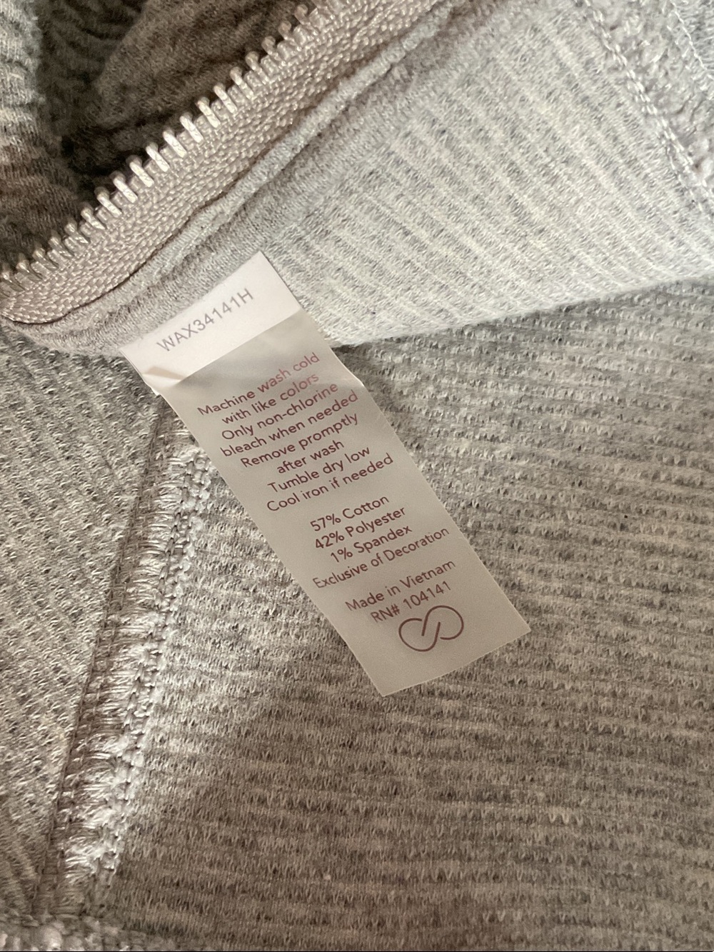 CALIA by Carrie Underwood Quilted Crewneck Sweatshirt - Gray - Picture 6 of 6